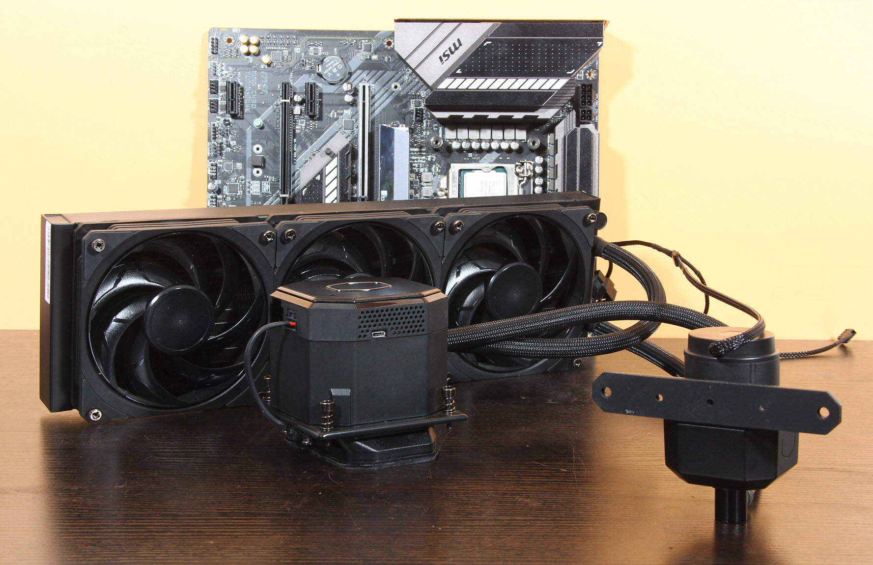 套板 顶级散热配rt魔龙是否对得起5.1g的10600kf?