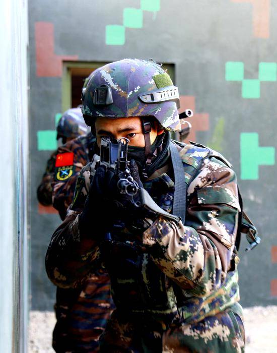 中新网新疆新闻1月7日电(任昌睿 陈剑飞)开训即开战,武警巴音郭楞支队