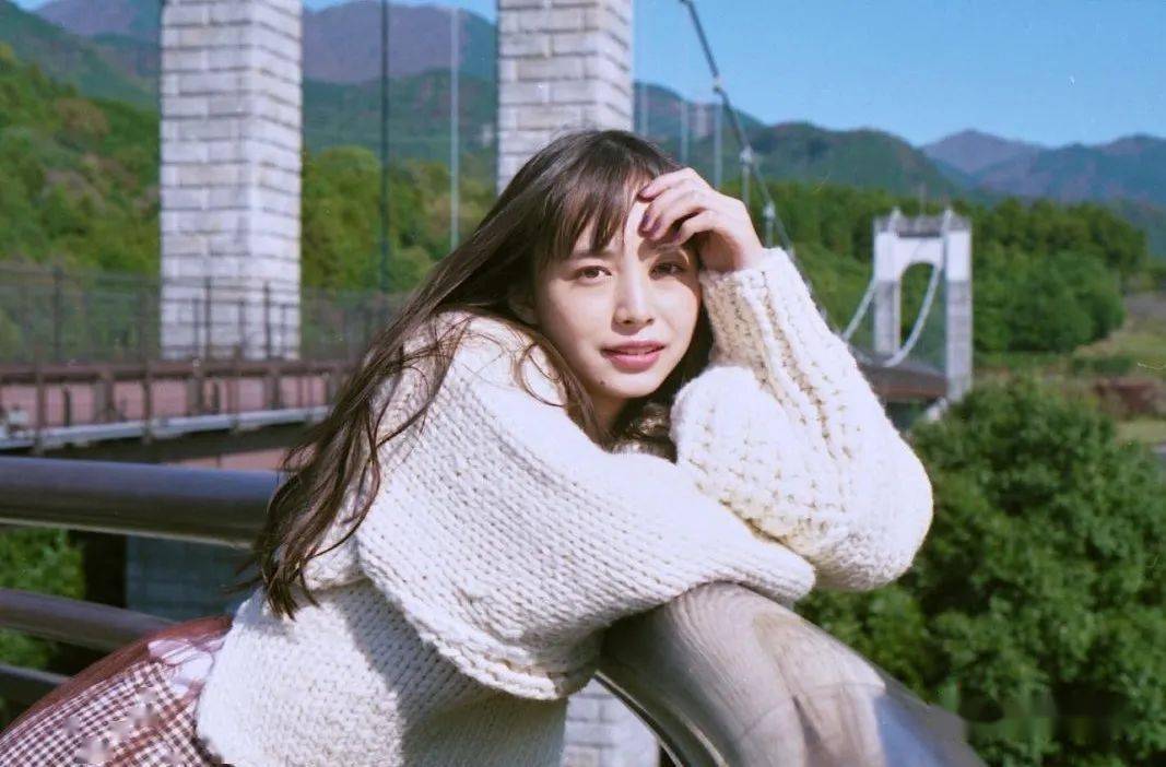 雀斑少女井桁弘惠的最新写真,超元气!