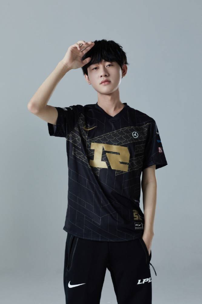 lpl春季赛六队定妆照一览:厂长归队,theshy手持利刃_电竞