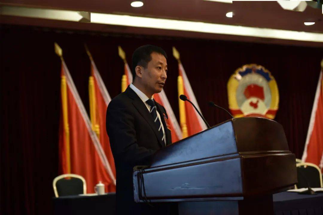 矩形色块刘东晖代表石景山区工商业联合会发言,主题为关于我区民营