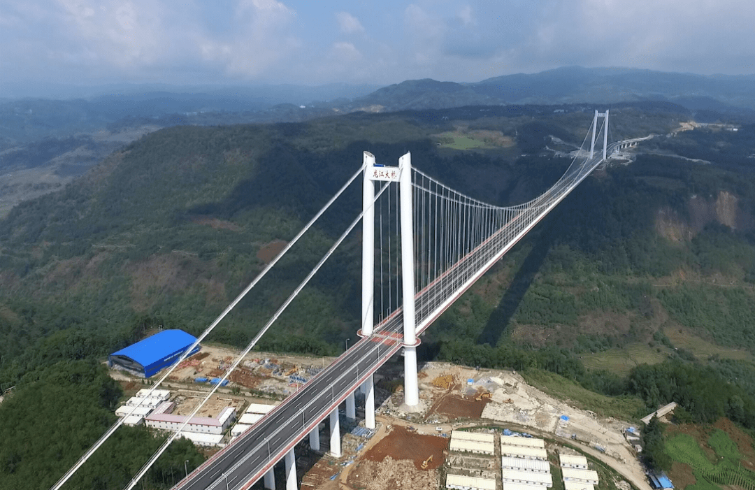 无人机智能安全高效架设先导索施工新技术,山区钢桁梁空中水平转体