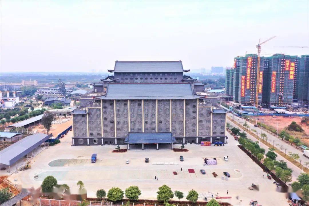 1月5日,记者来到位于临江工业园的平南雄景生态酒店项目现场看到,该