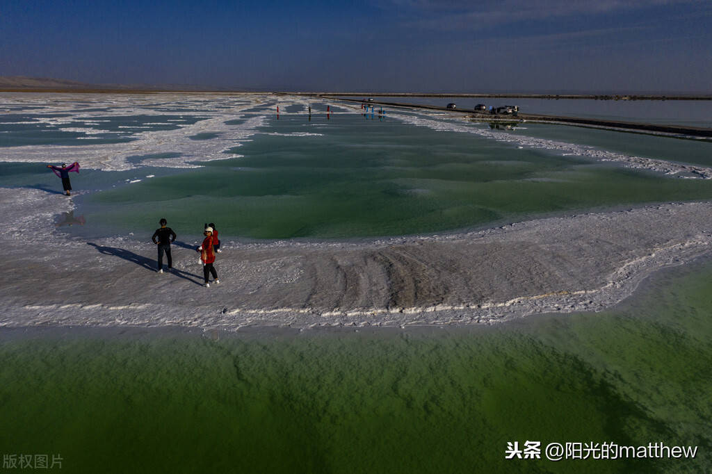 攝影組圖青海茫崖翡翠湖戈壁灘上的碧玉