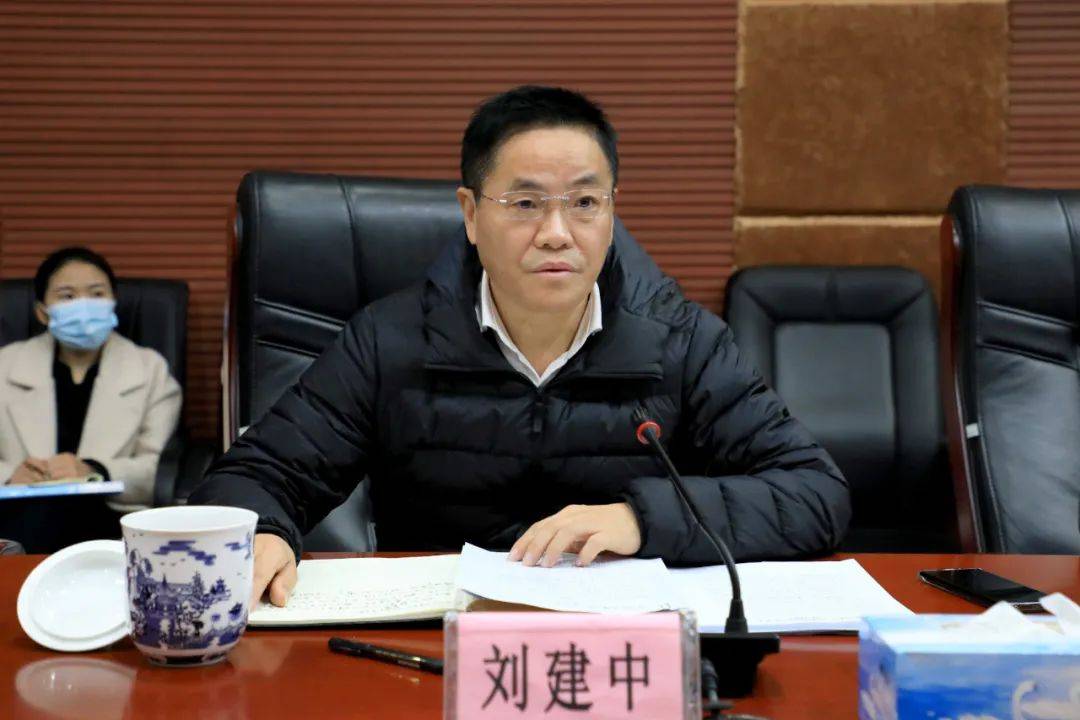 经开区召开疫情防控工作部署会