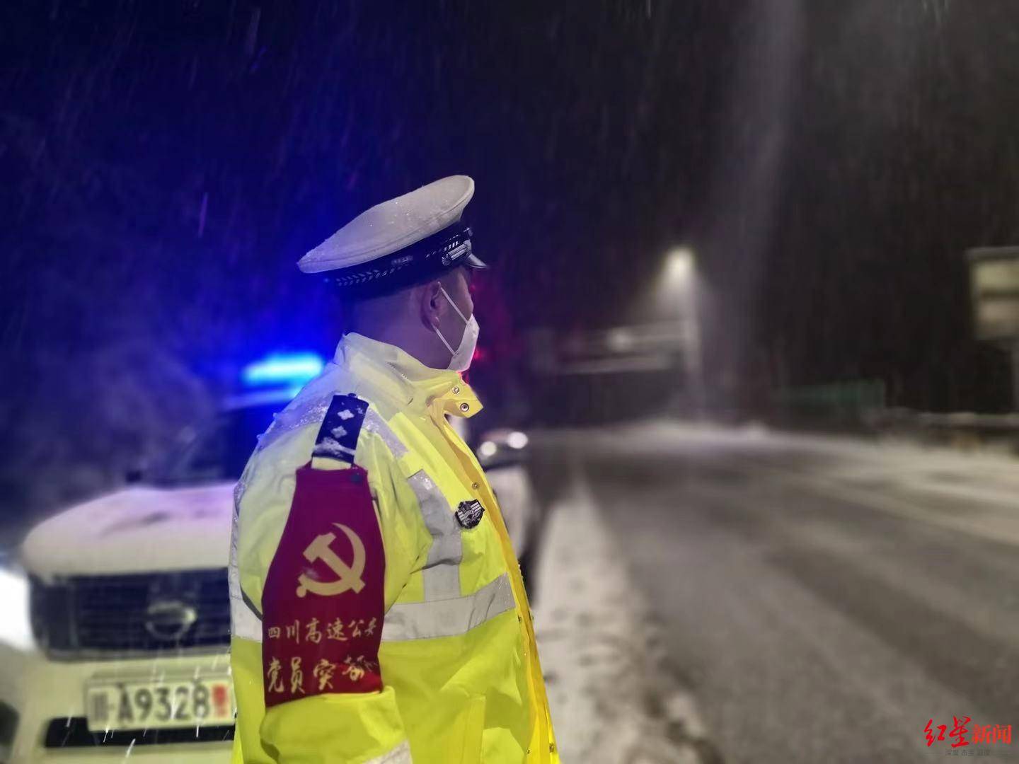 持续低温雅西高速再次交通管制雅西段所有收费站禁止车辆驶入高速