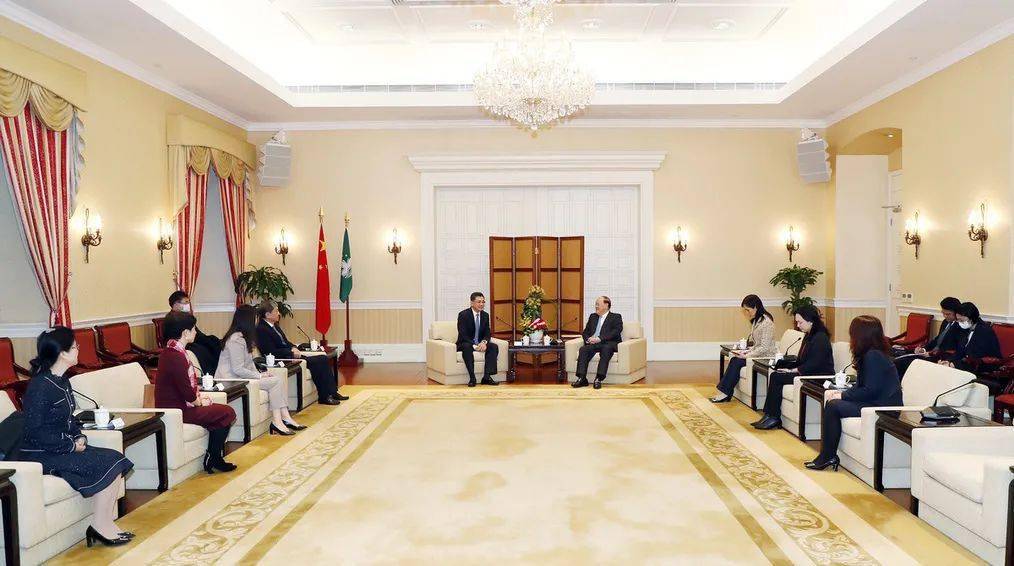 暨大林如鹏书记一行拜会何厚铧贺一诚和崔世安