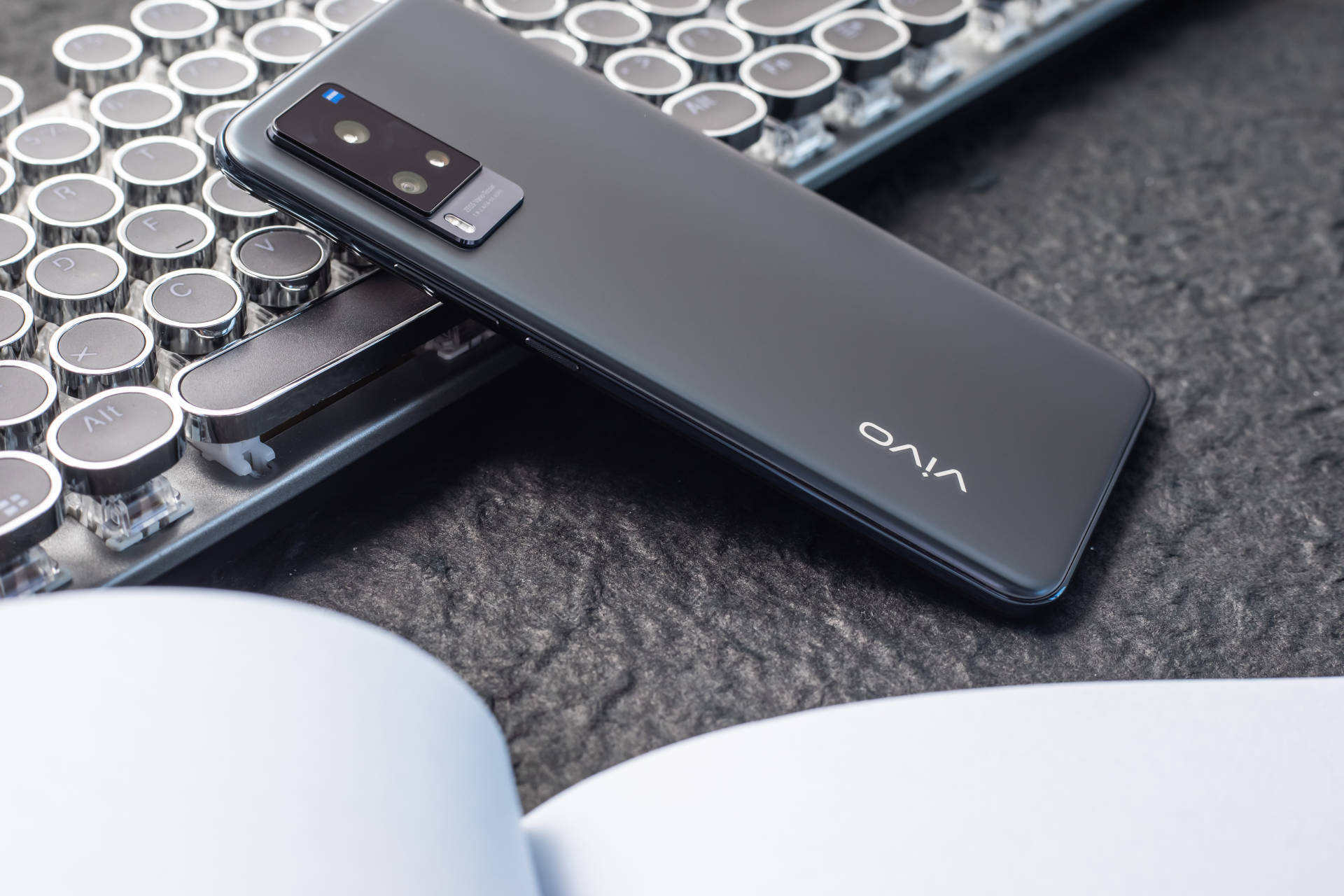 vivox60实现质感再突破轻薄轻奢兼具凭实力吸粉网友