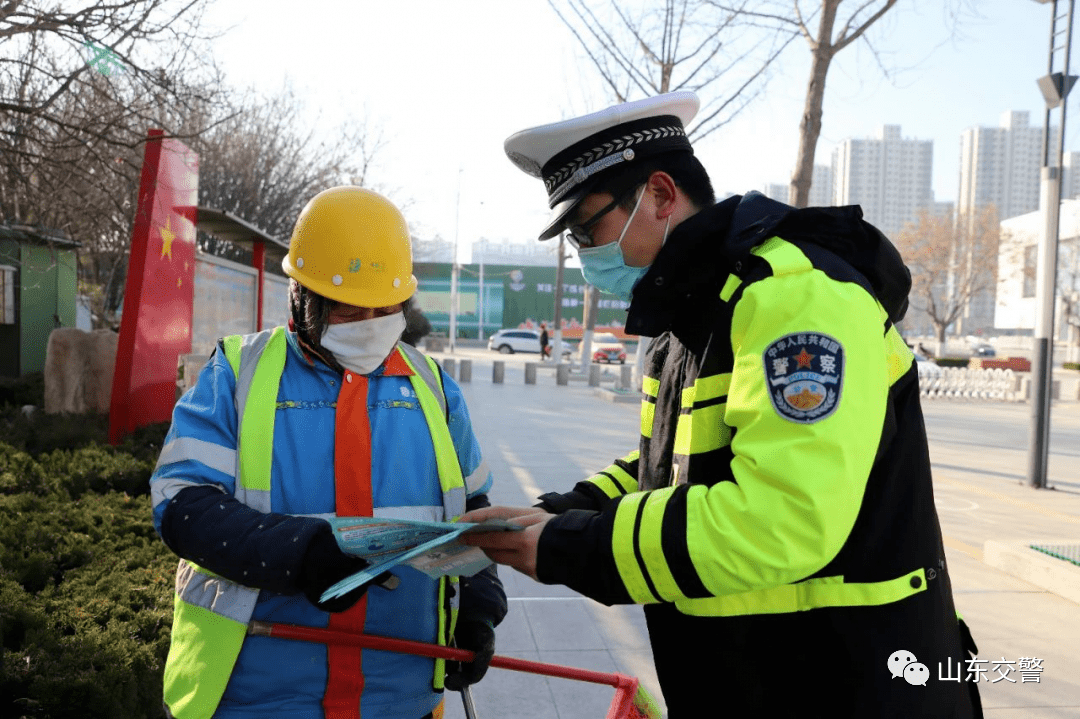 山东交警节日我在岗致敬警察节