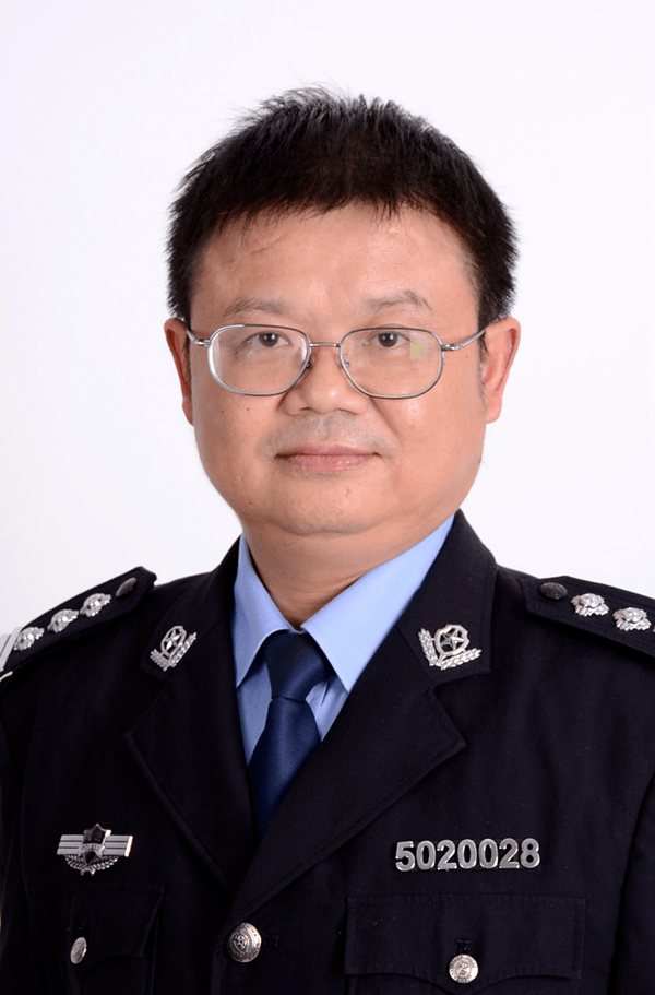 我为警旗添光彩