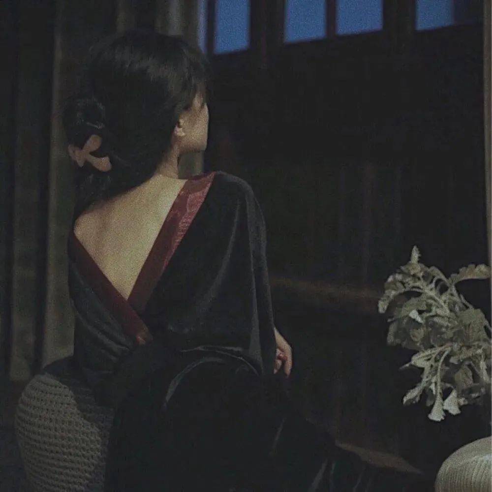 女生头像| "爱意东升西落 浪漫至死不渝"