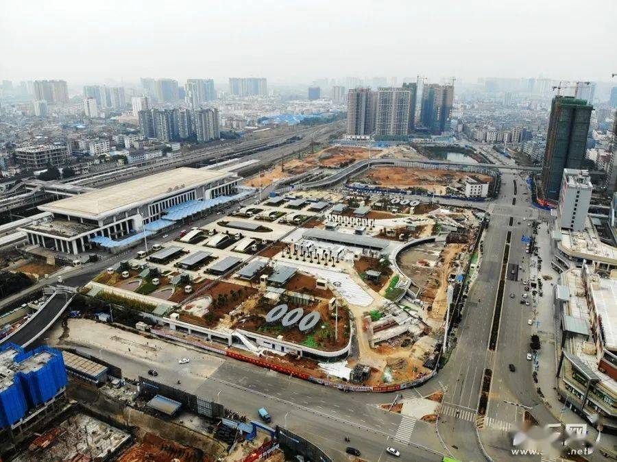 新华路见证了贵港如日中天的发展._奇迹