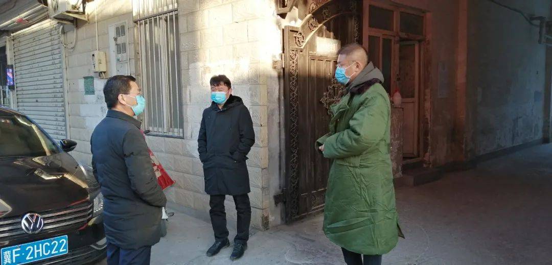 赵敏涛仔细视察了各疫情防控服务点设置情况,详细询问