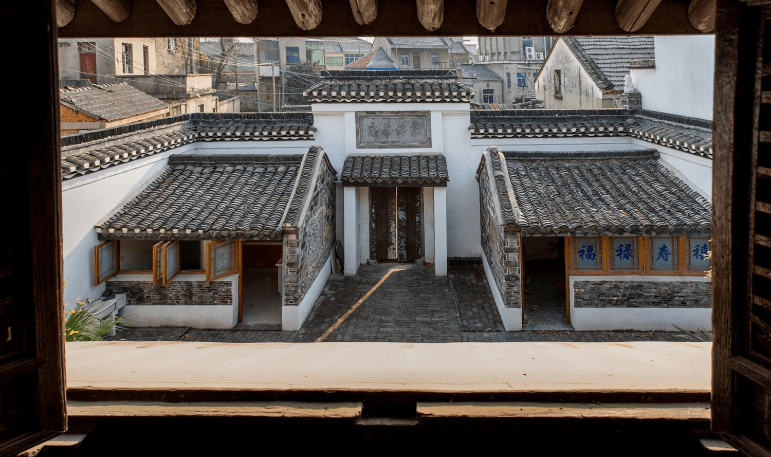 脚下,千年古镇",将宝堰古镇融入到整个茅山地区大旅游的发展格局中去