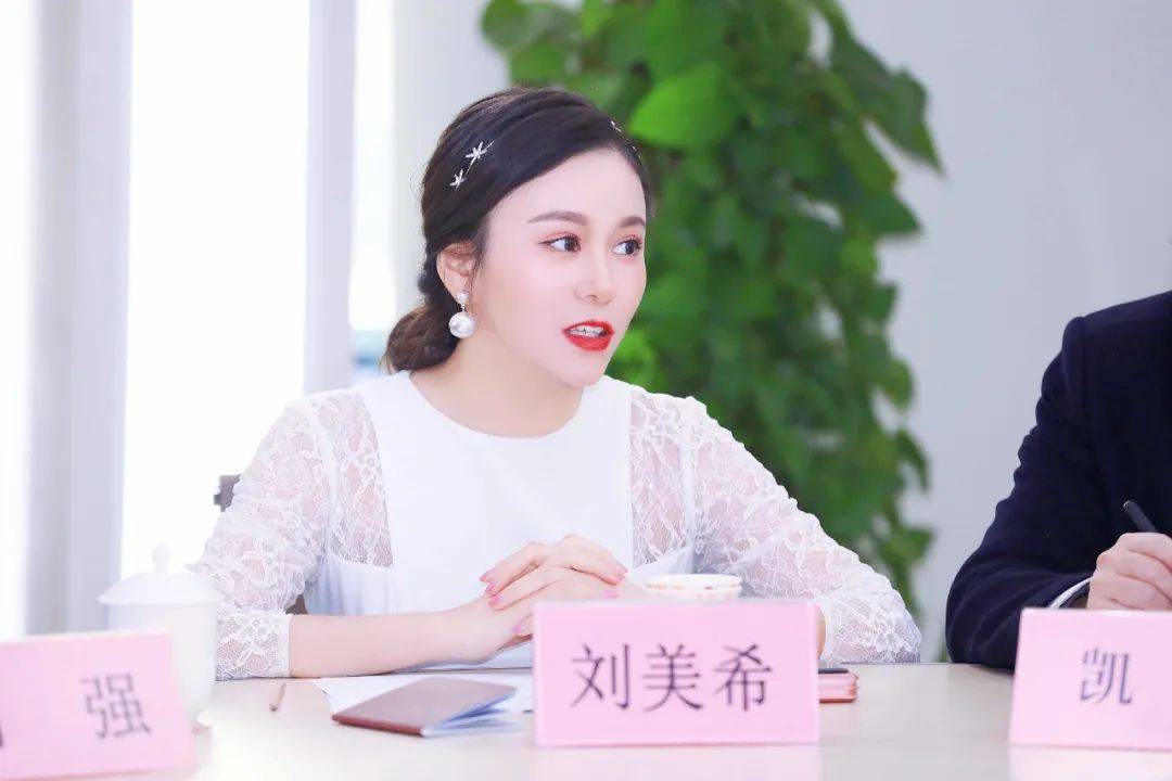 刘美希新希望集团首席品牌官兼集团党委副书记,国台办新闻局原副局长