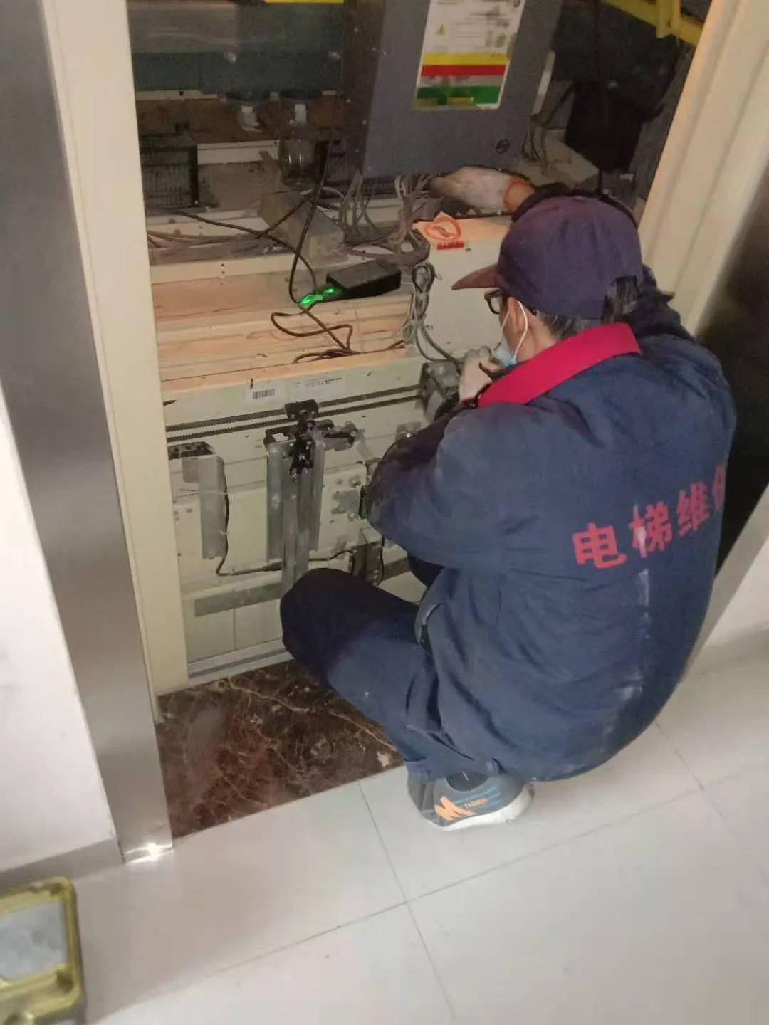 电梯维保很重要但文明乘梯更重要