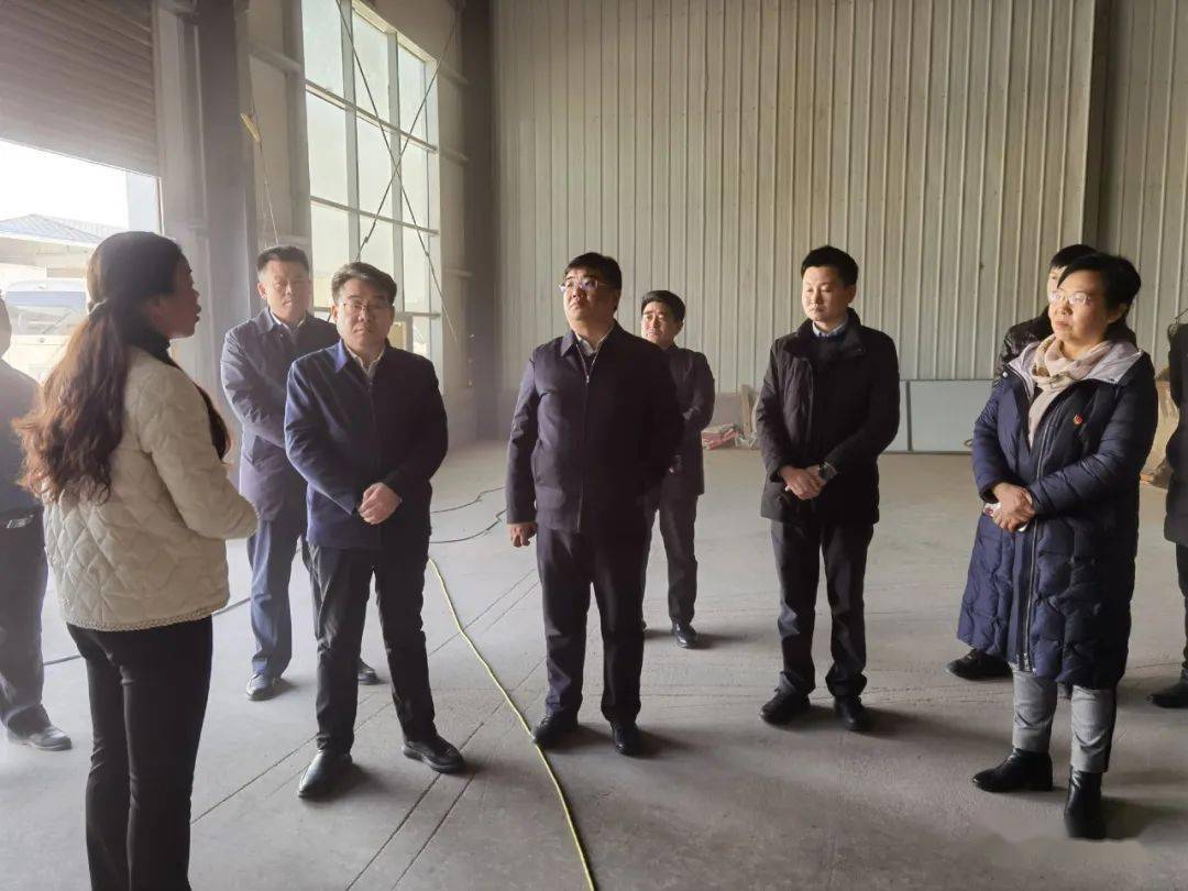 1月13日上午,信阳市淮滨县县委副书记,县长梁超带领考察团前来襄城县