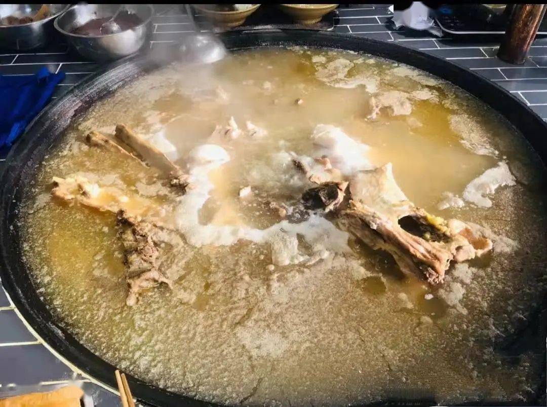 图片来源:@跑跑村的运动狂魔【主推单品】:牛肉米线 牛骨汤【店铺地址