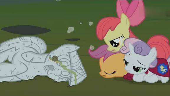 小马宝莉草丛跳出一只鸡头蛇尾怪将小鸡变成了石头