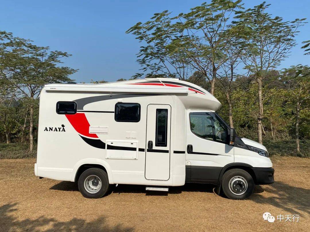 靠口碑卖车的阿娜亚再上新国六进口依维柯t型房车