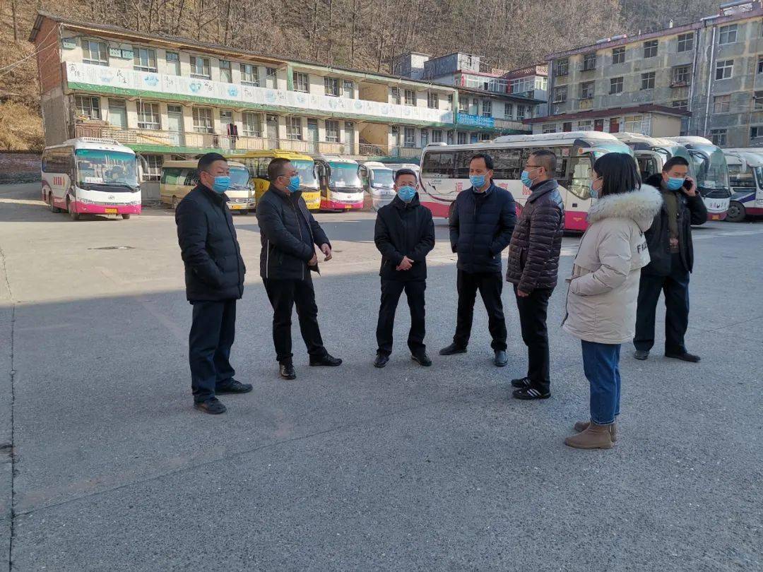 刘晶到康县汽车客运站检查交通防疫工作