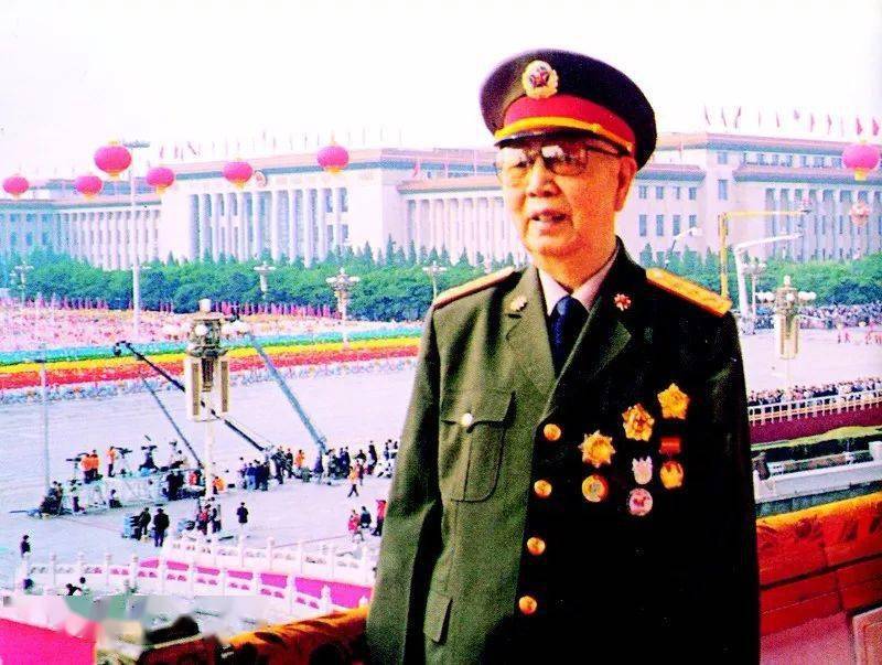 您踮起脚看别人航母的样子,看哭了多少中国人……_刘华清