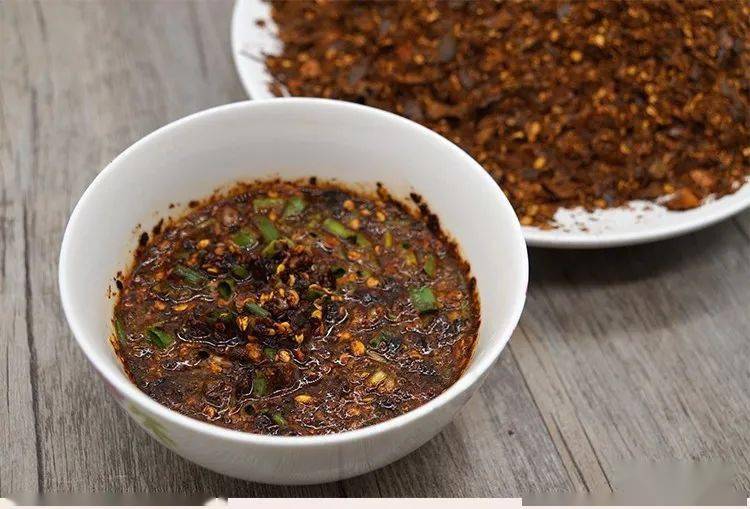 辣博会糊辣椒看着煳吃着香