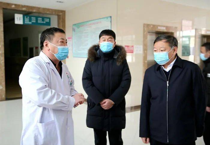 蒋长春在八五〇农场有限公司督导检查疫情防控工作并为职工群众送来