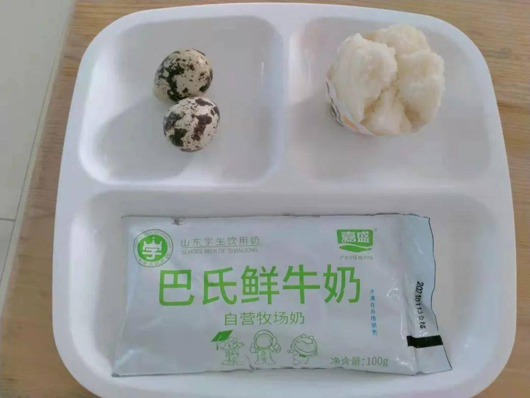 鸡蛋 蜂蜜小蛋糕 嘉盛巴氏鲜牛奶周一 小米粥 鹌鹑蛋 肉松面包早餐
