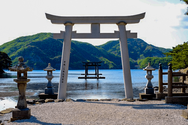 去年发售的《对马岛之魂》和对马岛当地旅游机构进行过联动,凭借游戏