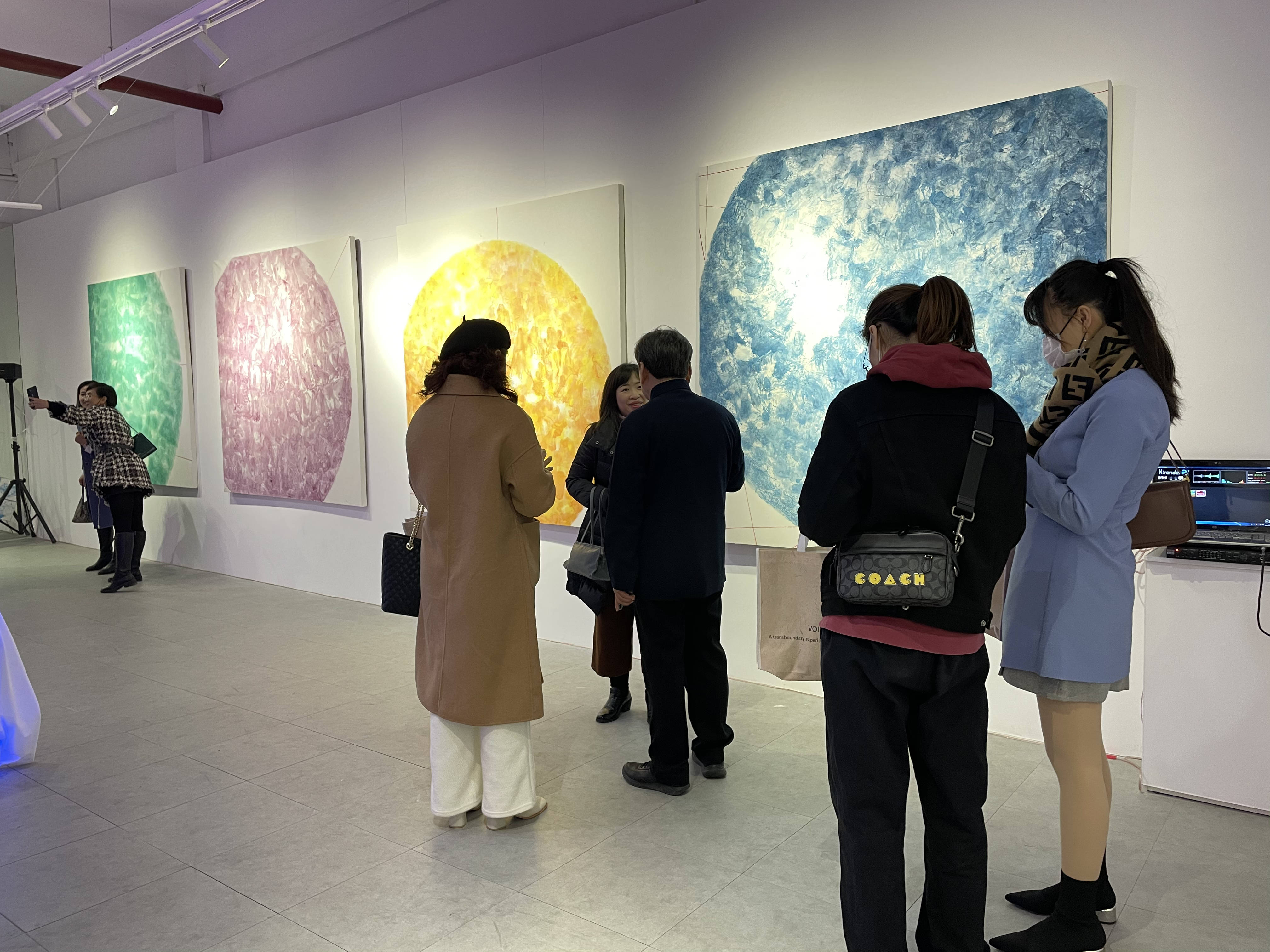 从微观处观察医学？这场艺术展希望你感受生命的力量_展览
