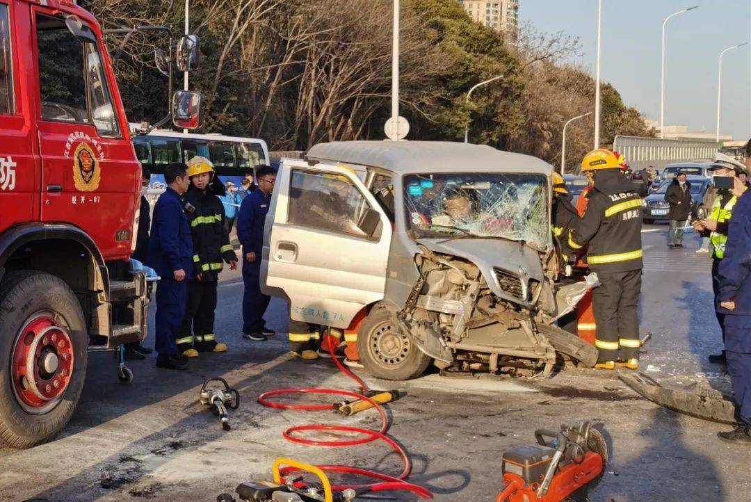 南昌今日车祸事故图片