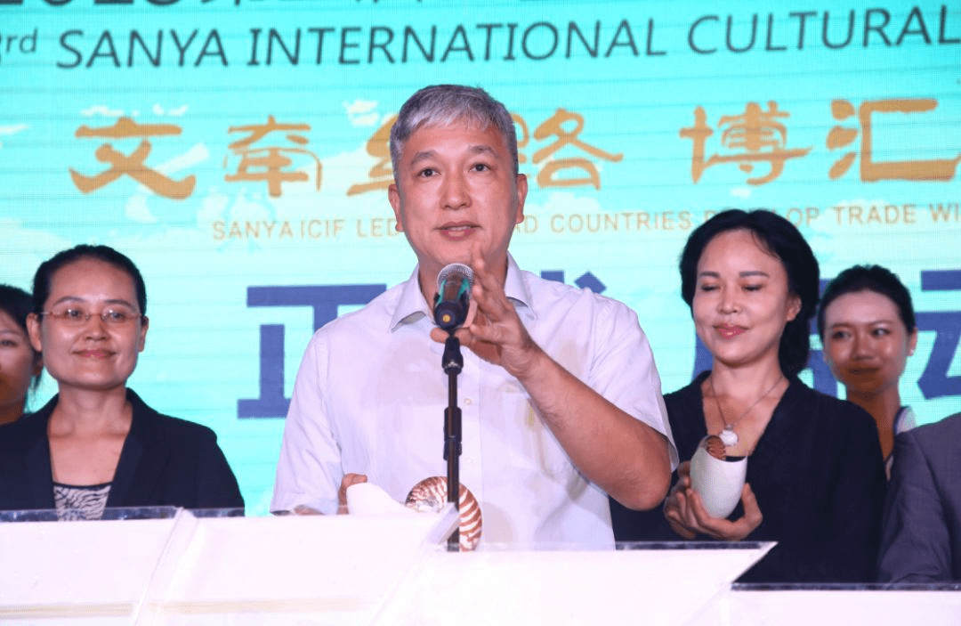 三亚反腐风暴继续三亚市委常委秘书长政法委书记陈小亚被查