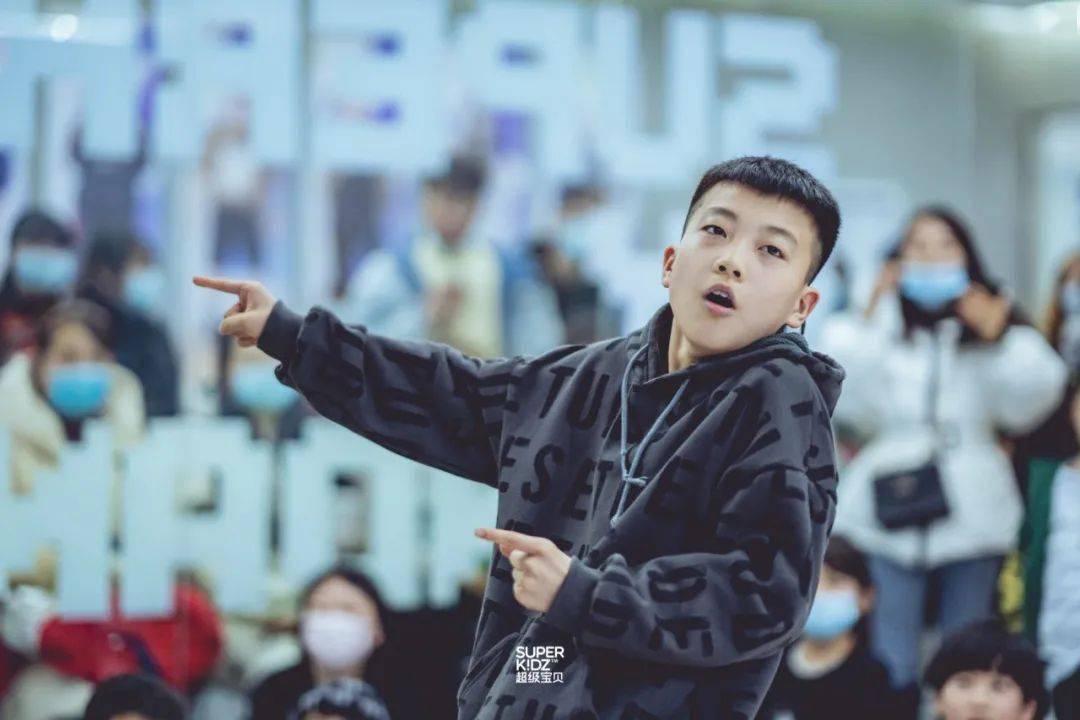 这是谁家的街舞小霸王