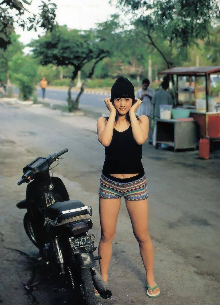 治愈系女王绫濑遥 16 岁写真集,舒服不做作才是真!