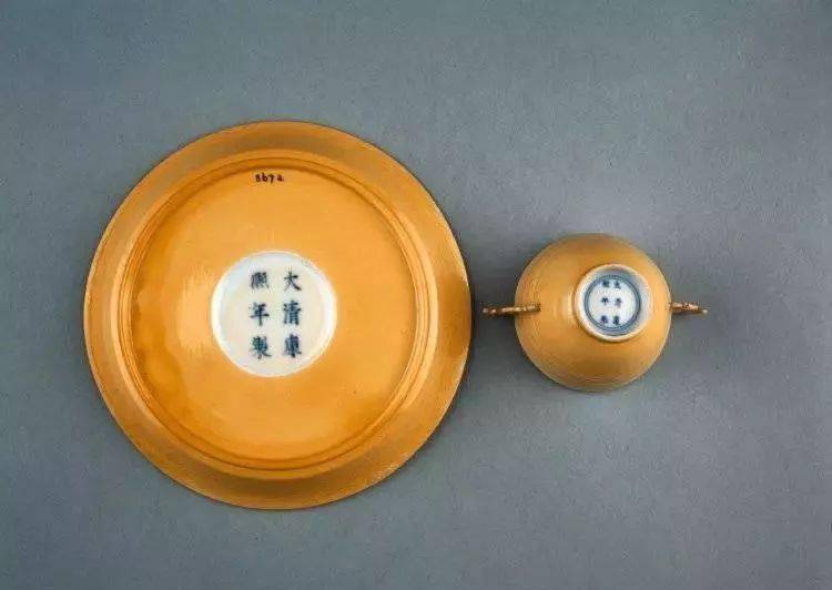 大英博物馆康熙黄釉欣赏_瓷器