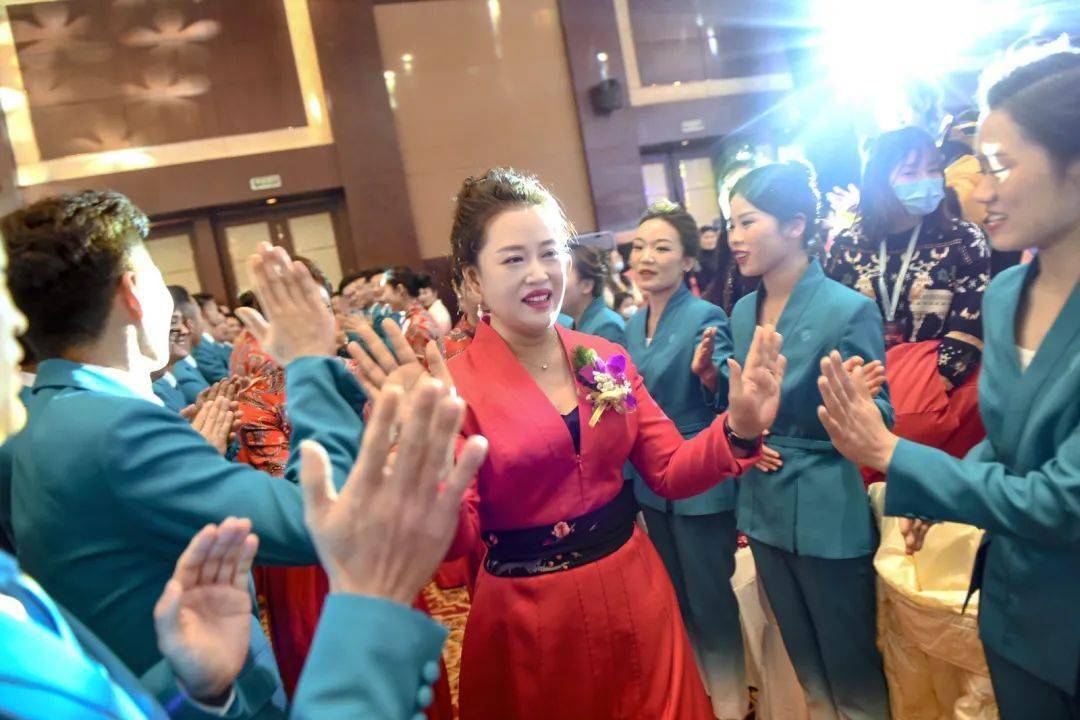 上海维娜化妆品有限公司亚太地区总经理泓姿财智丽商学院名誉院长泓姿