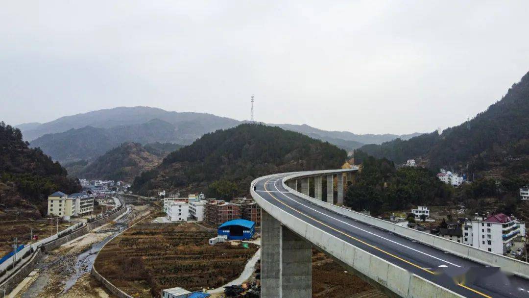 总投资2700万元,跨越来榜镇水泥路,来榜镇河道及省道s209,全长526m