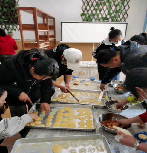 烘焙活動烘享快樂焙感幸福北京路幼兒園幸福城校區開展diy烘焙活動