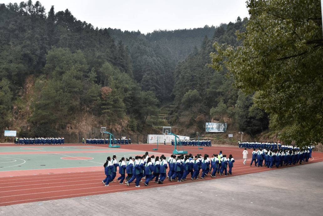 活力二中 陽光少年——開化縣第二初級中學陽光體育活動開展得如火如