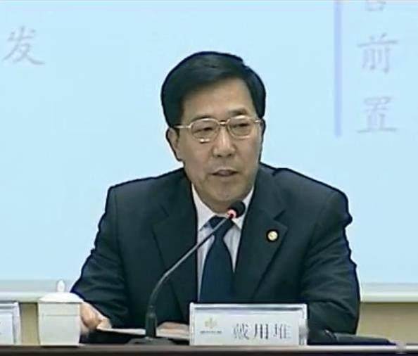 1988年转业到郑州市工作, 历任中原区政府常务副区长, 郑州市轿委