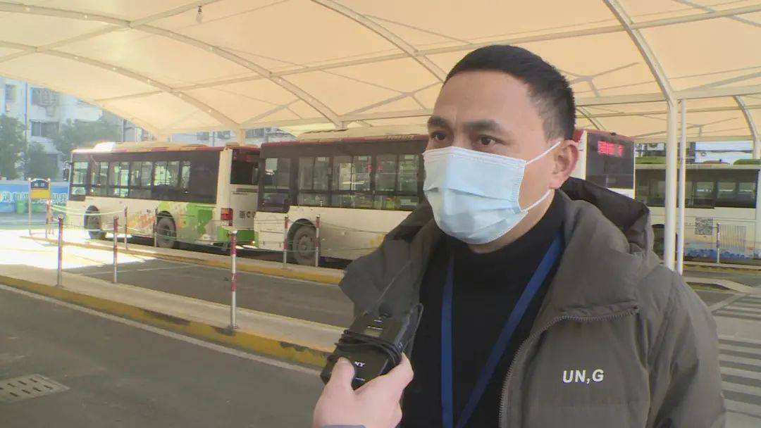 丢人温州公交上的这位男子曝光你