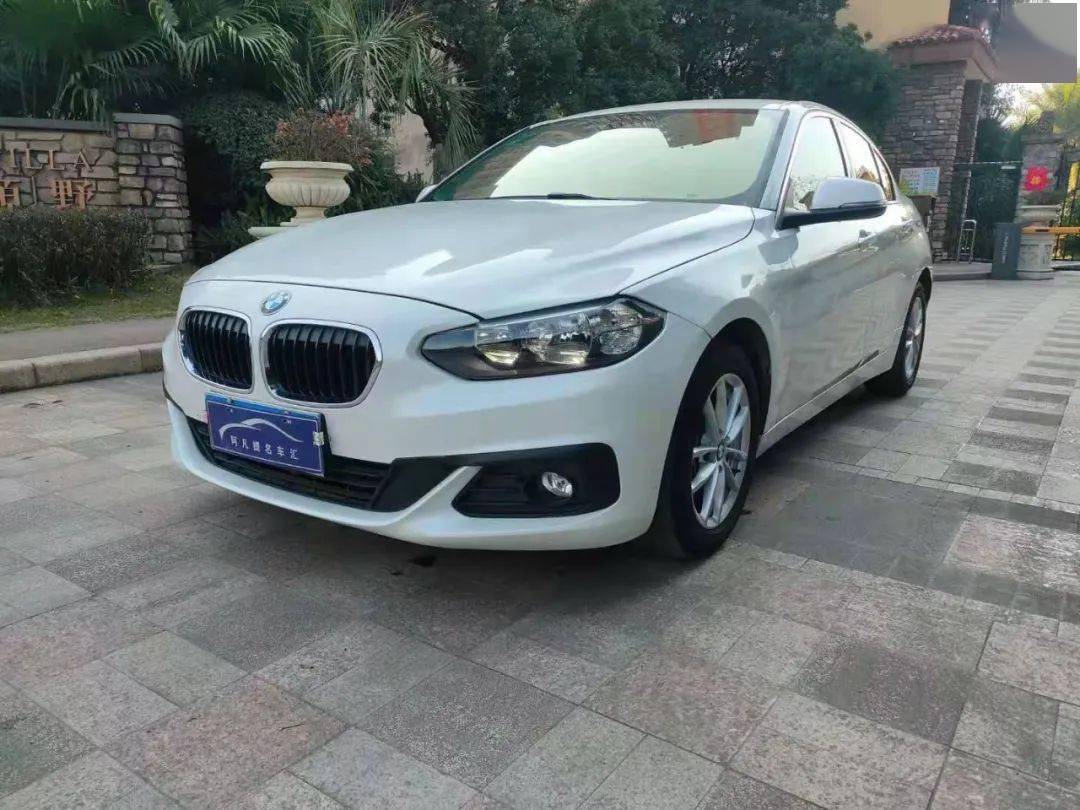 【精品车源】:2018年宝马118i 三厢时尚型 月供低至2888元