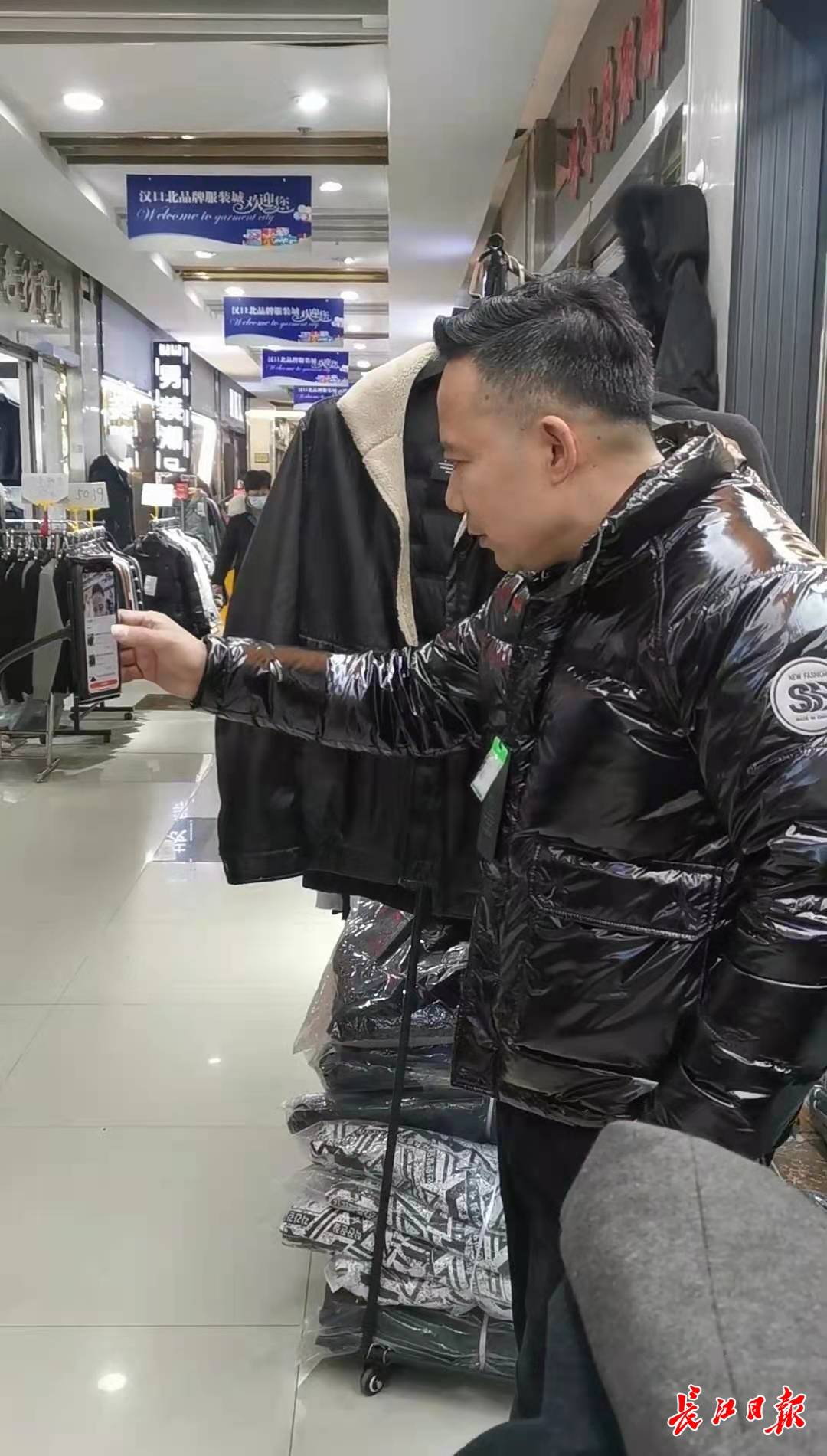 国内羽绒服行业“元老”：曾生产中国第一件羽绒服！日销10万件！_鸭鸭_市场_渠道