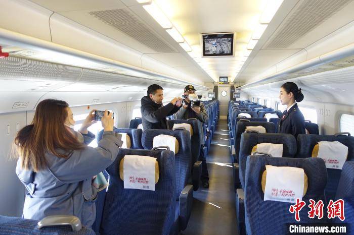 吉林列车员"破圈"成网红:网上传播车厢正能量_刘影