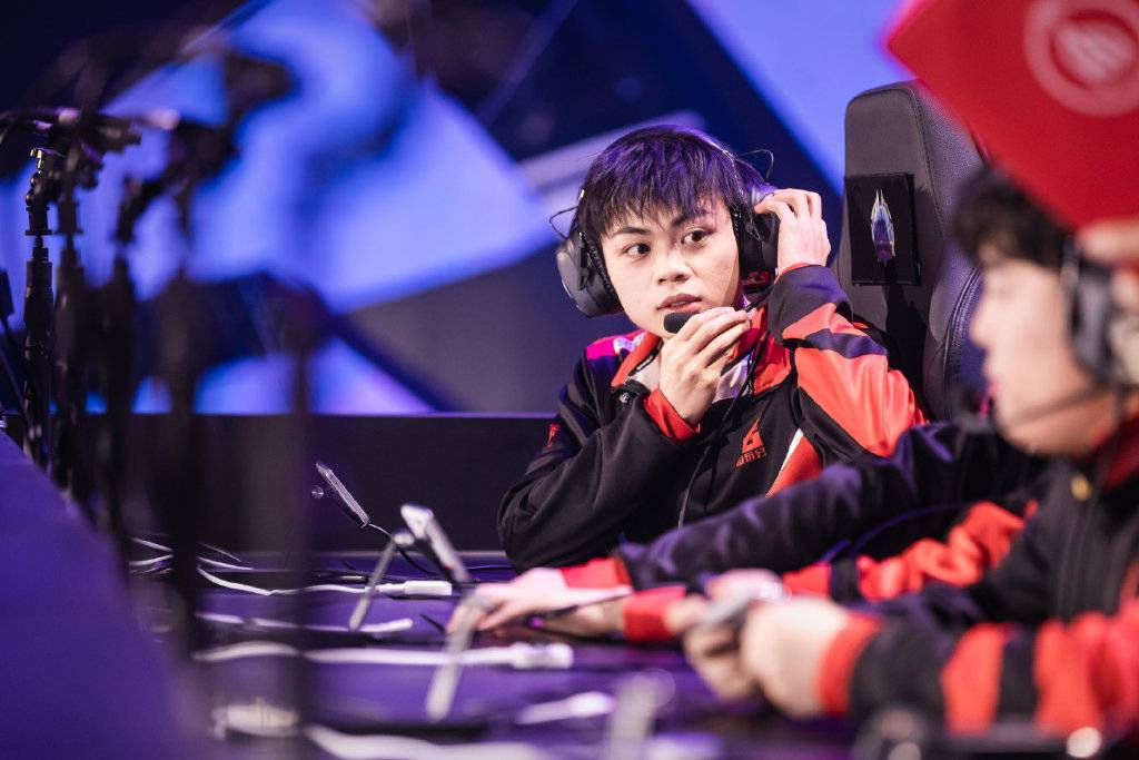 成都ag超玩会不敌南京hero久竞小义无畏双子星会师冬冠决赛