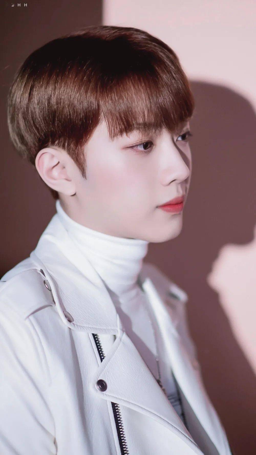 手机壁纸赖冠霖