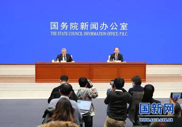 经济总量是多少倍用图表示_太阳是地球的多少倍(2)