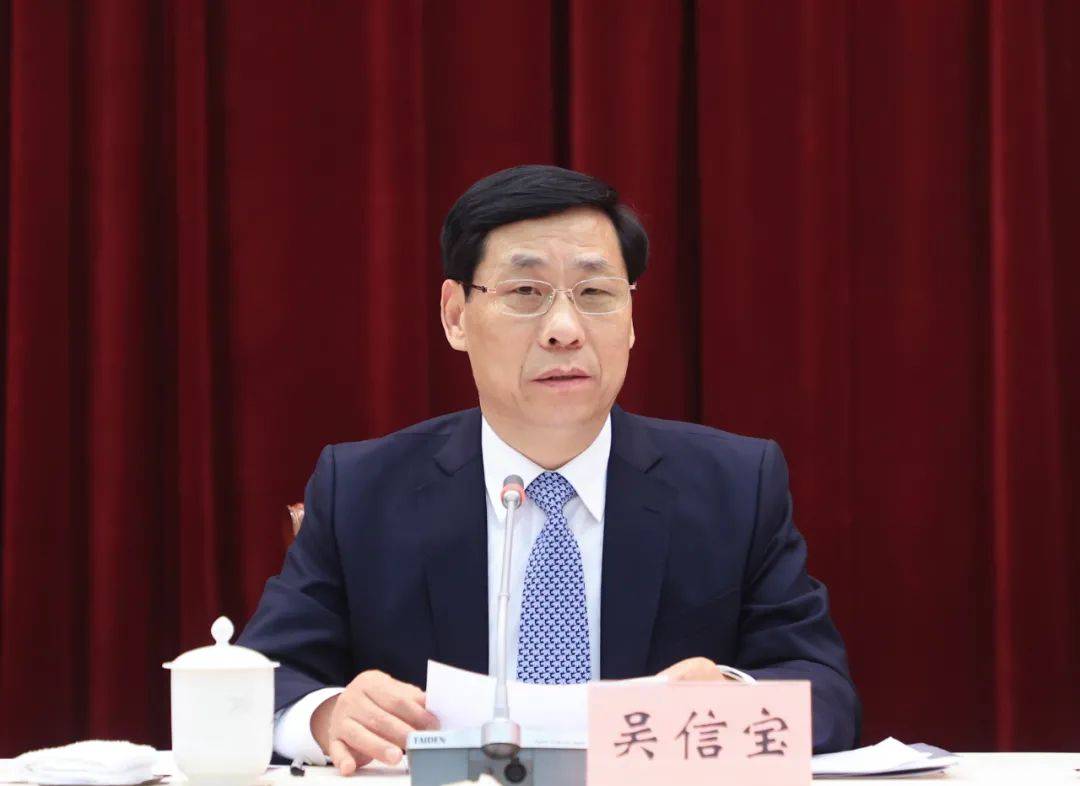 在随后召开的十四届一次会议上,刘金玲连任区委主委,周浩