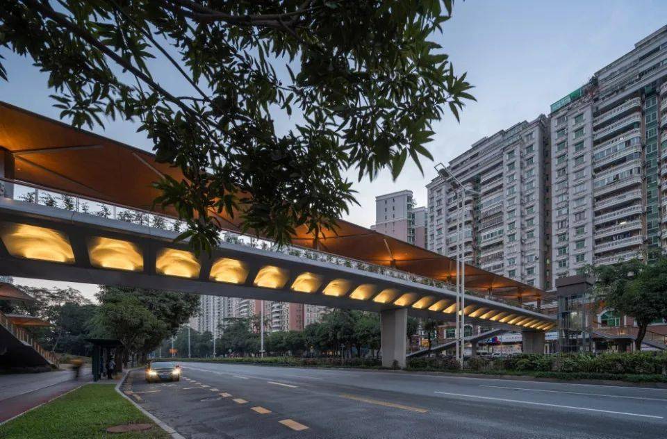 利用想象和创意赋予天桥品质感和仪式感深圳水围天桥